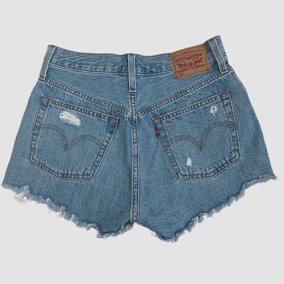 Levi’s 501 Jean Shorts - Picture 3 of 3